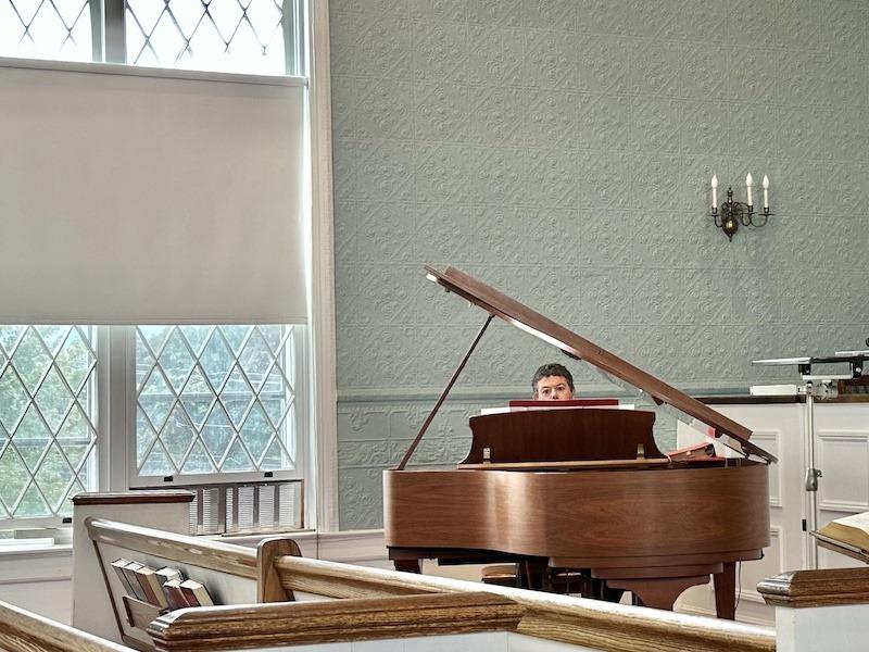 Pianist and composer Alastair Stout performs at Pittsford Congregational Church’s hymn sing